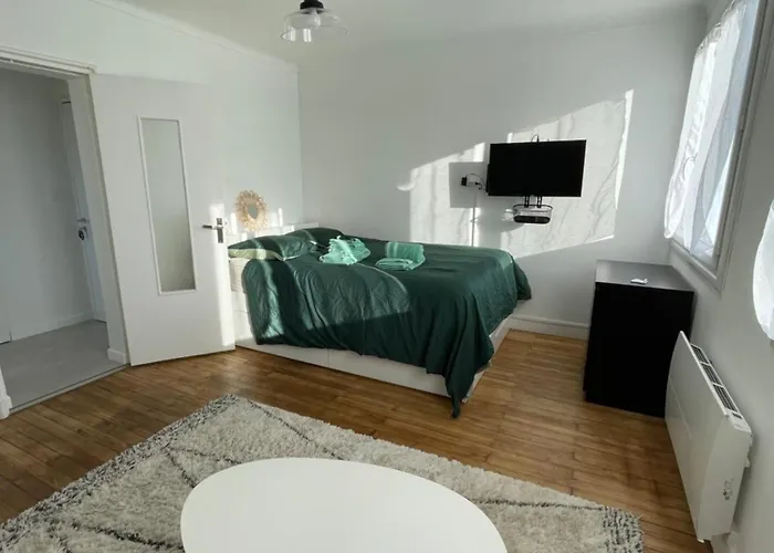 Cosy - Au Pied Du Tram - Parking - Wifi Rezé