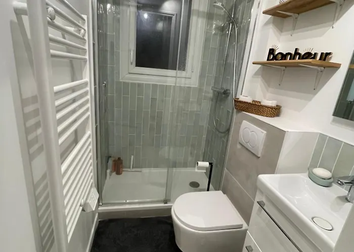 Cosy - Au Pied Du Tram - Parking - Wifi * Rezé